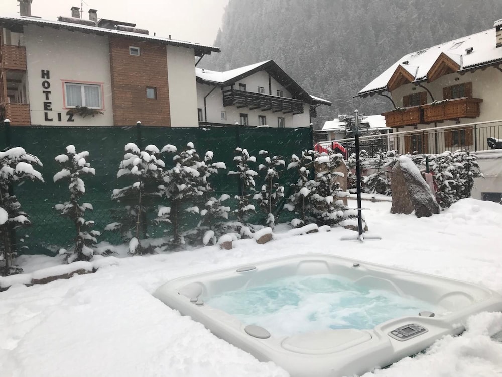 swimming pool spa