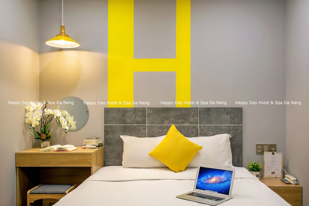 Happy Day Hotel 15/69