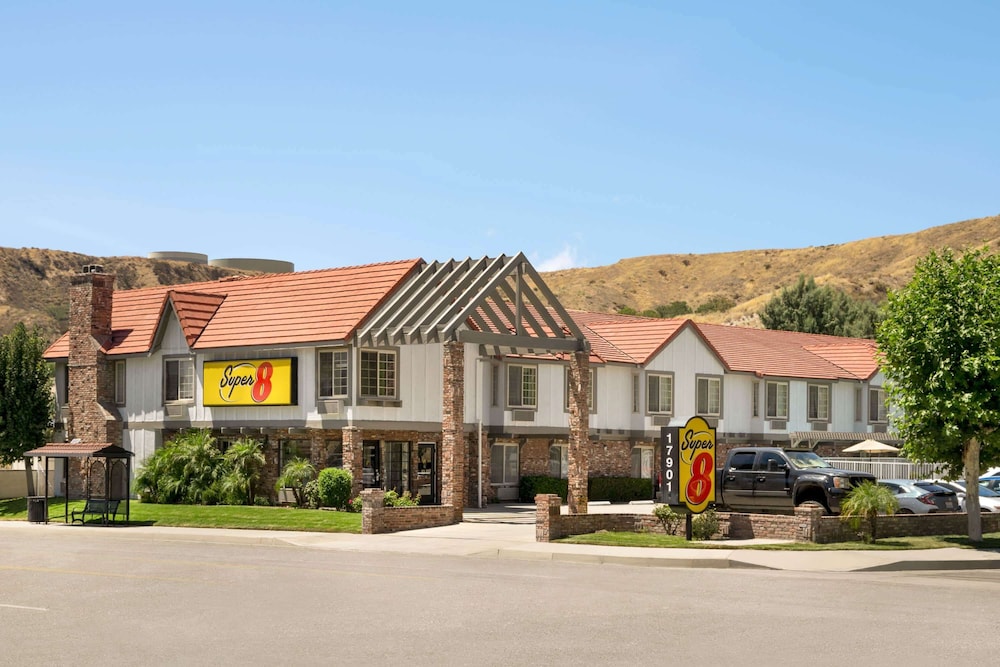 Super 8 by Wyndham Santa Clarita/Valencia 4/32
