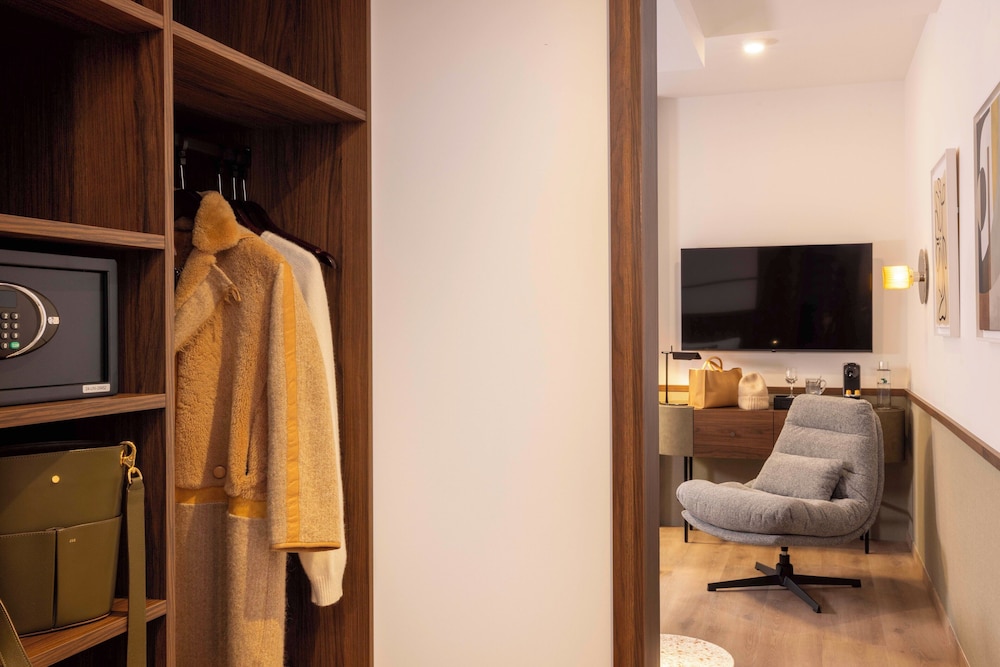 Hotel 56 Bordeaux - Handwritten Collection 52/62