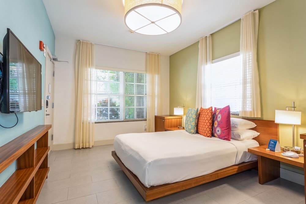 ROOM, QUEEN BED, ACCESSIBLE