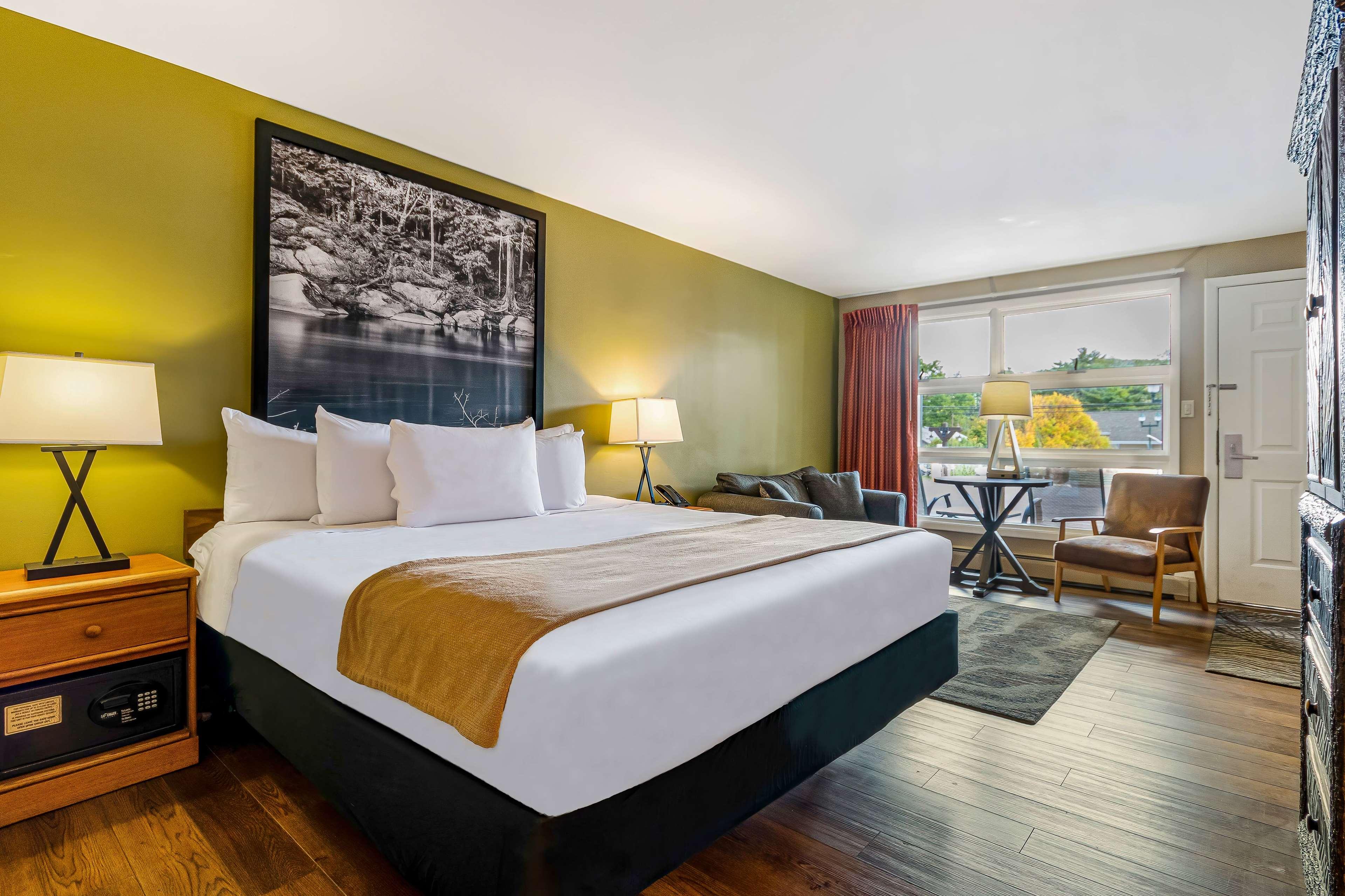 Deluxe, King Bed