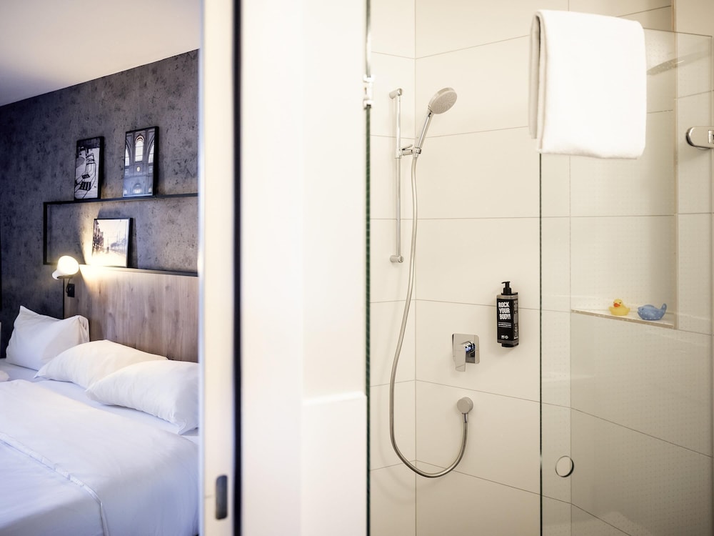 Ibis Zurich Adliswil 74/74
