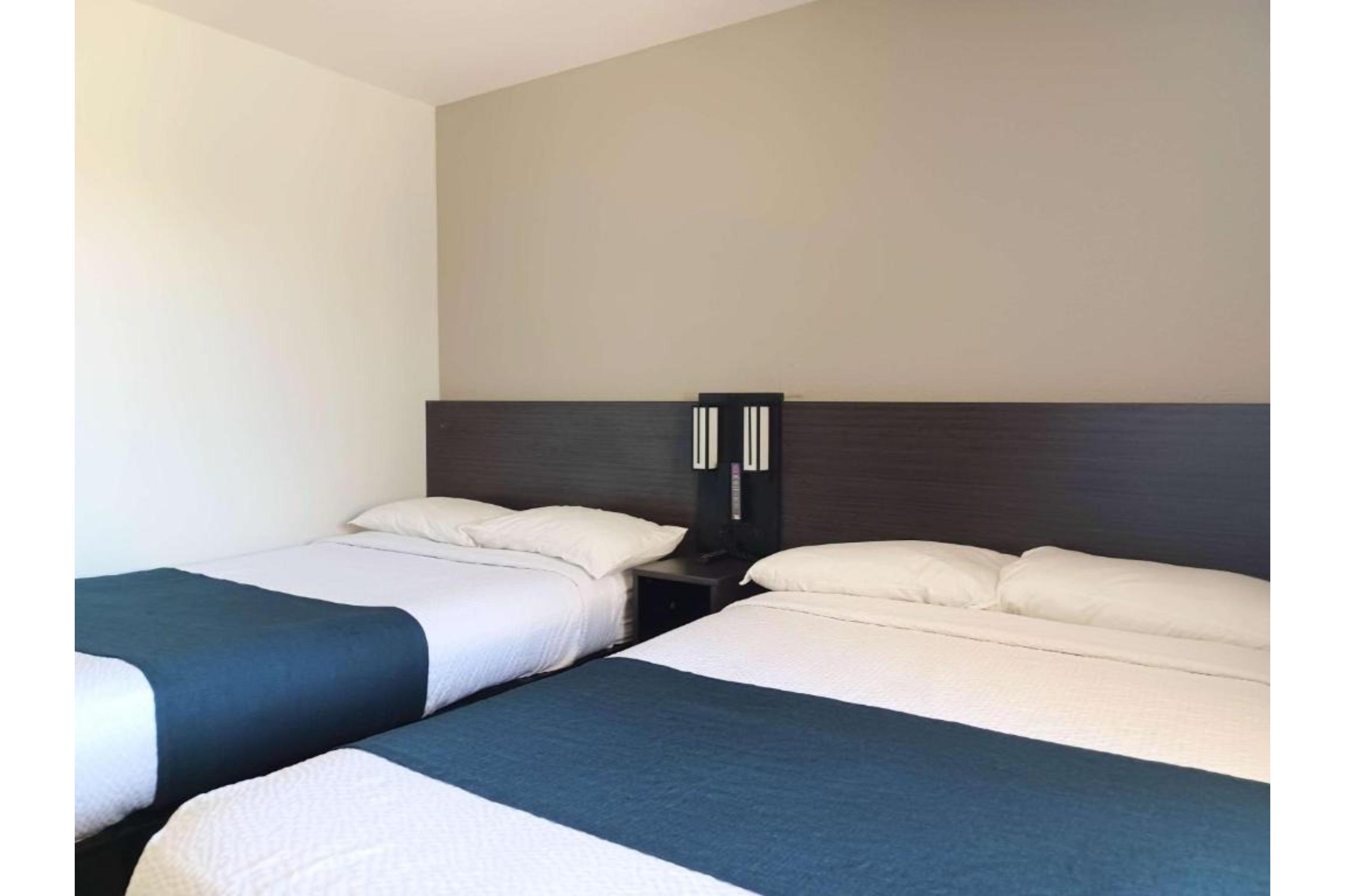 2 Full Beds - Micfridge