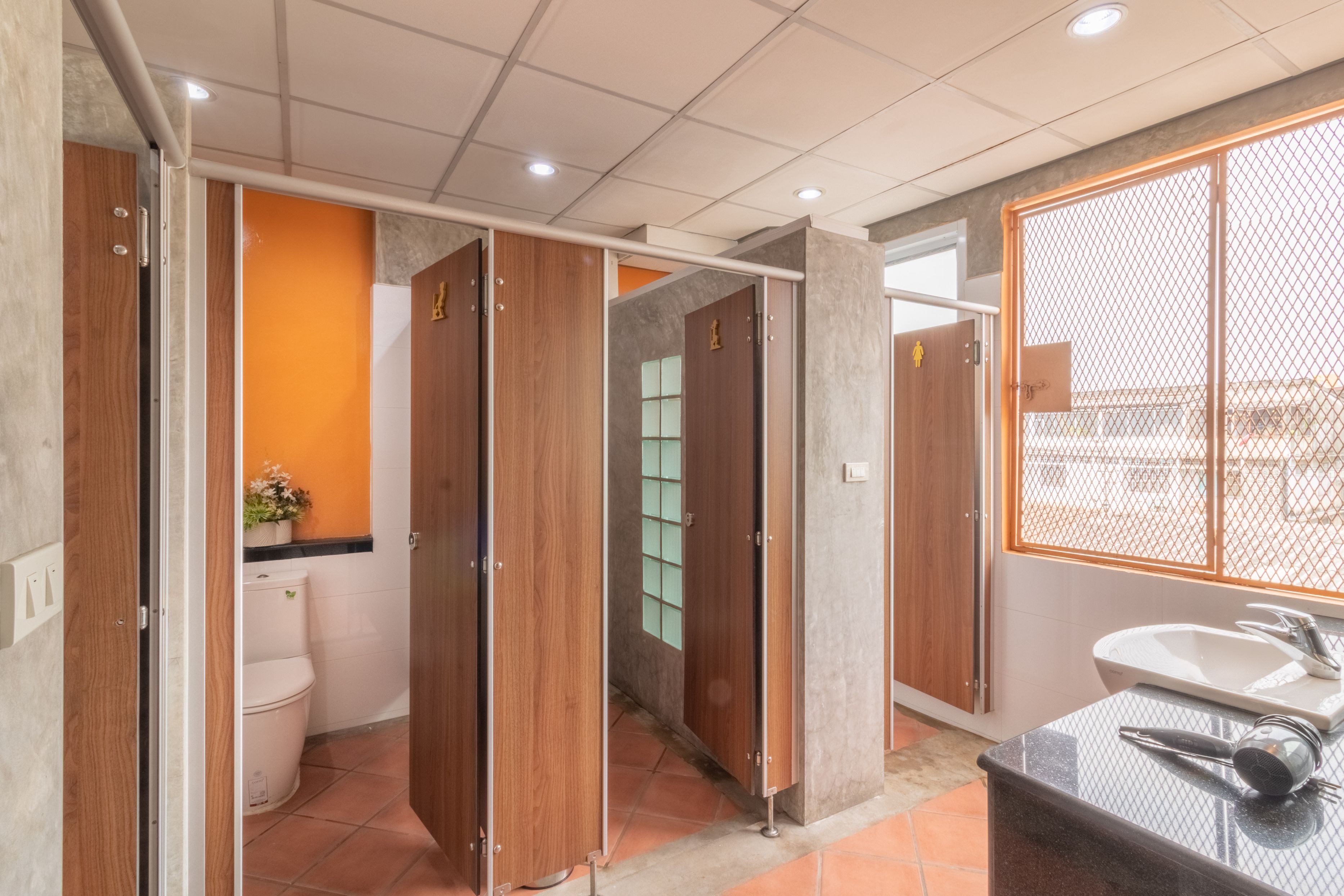 Banthat Thong Hostel 31/35
