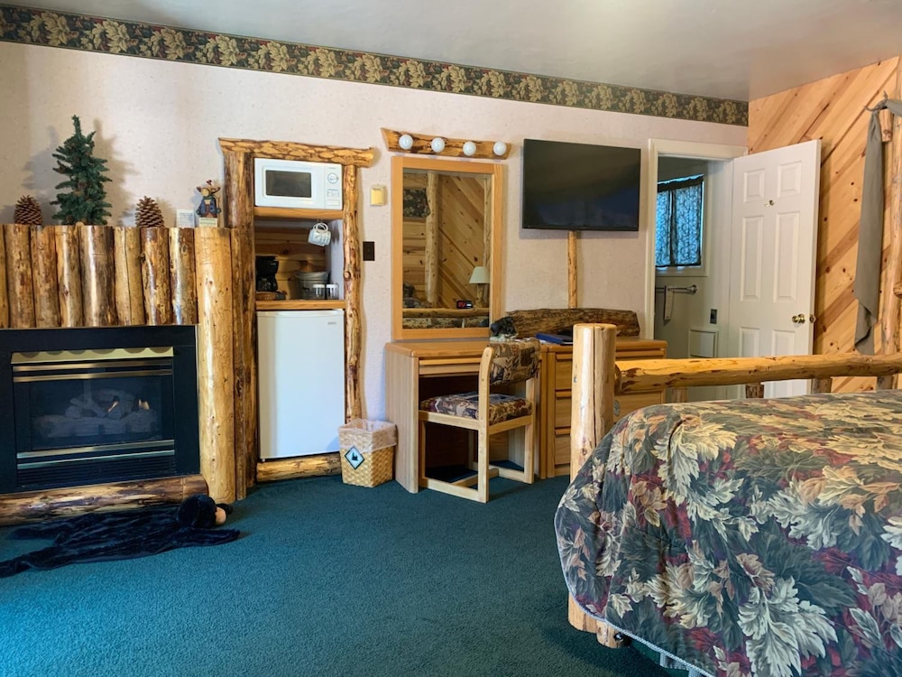 Tahoe Valley Lodge 18/25