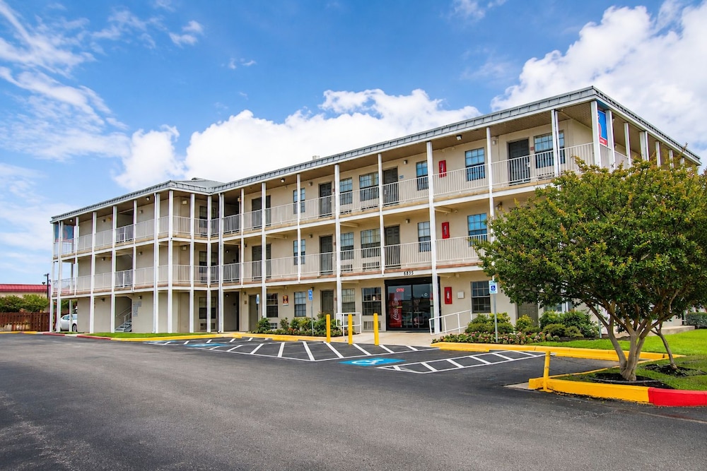 Studio6 San Antonio, TX - Lackland AFB 48/59