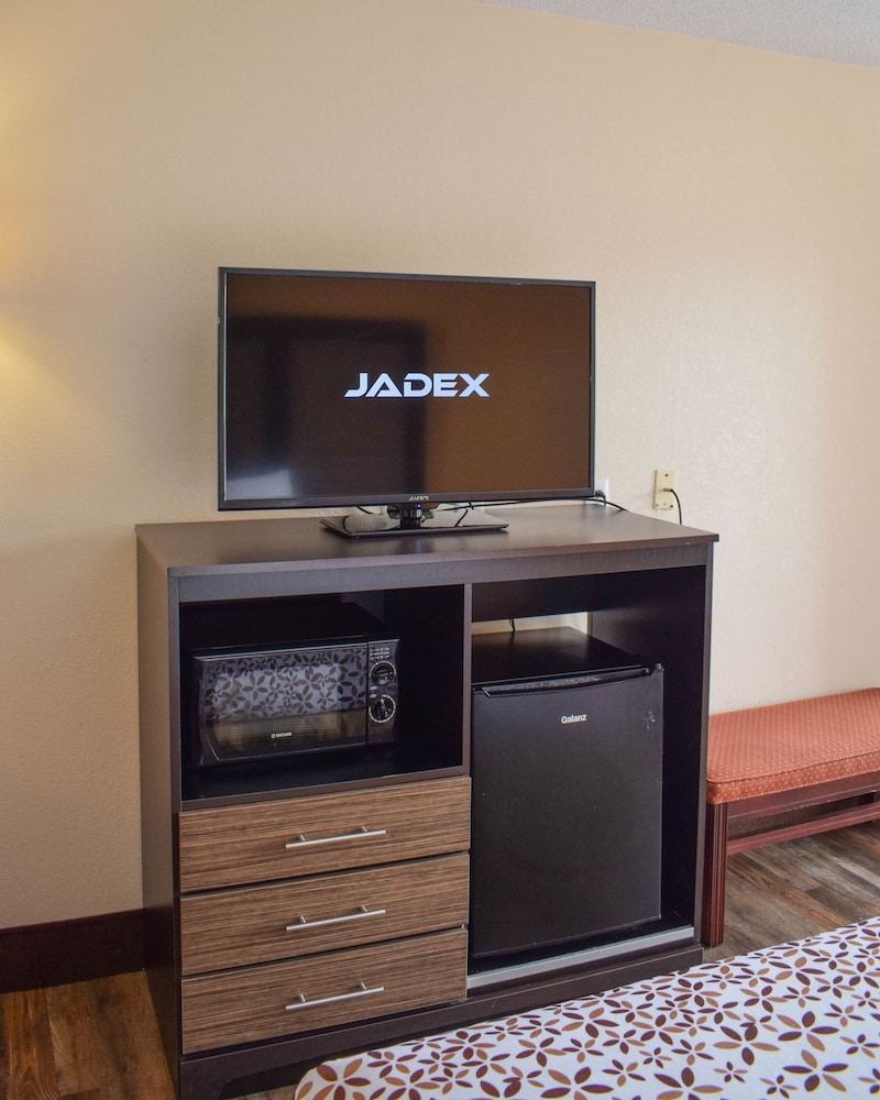 Americana Inn a Travelodge by Wyndham 11/50