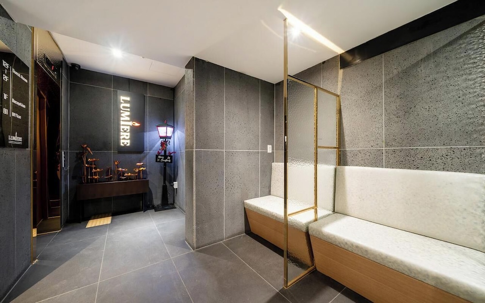 Adlige Hotel 33/54