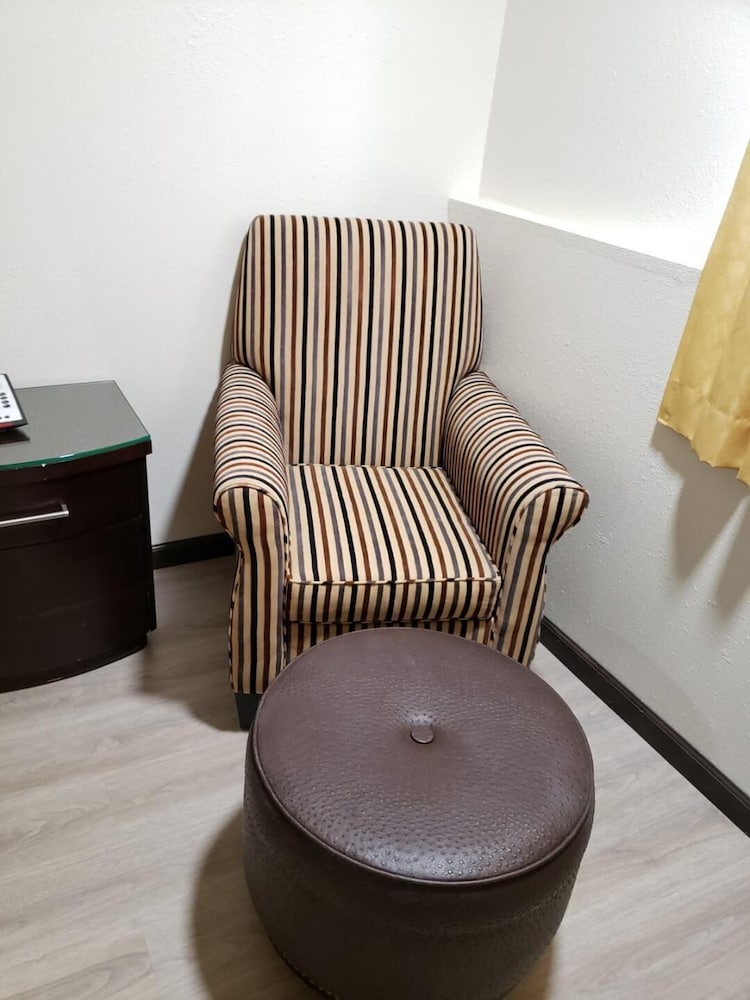 Value Inn &amp; Suites 20/22