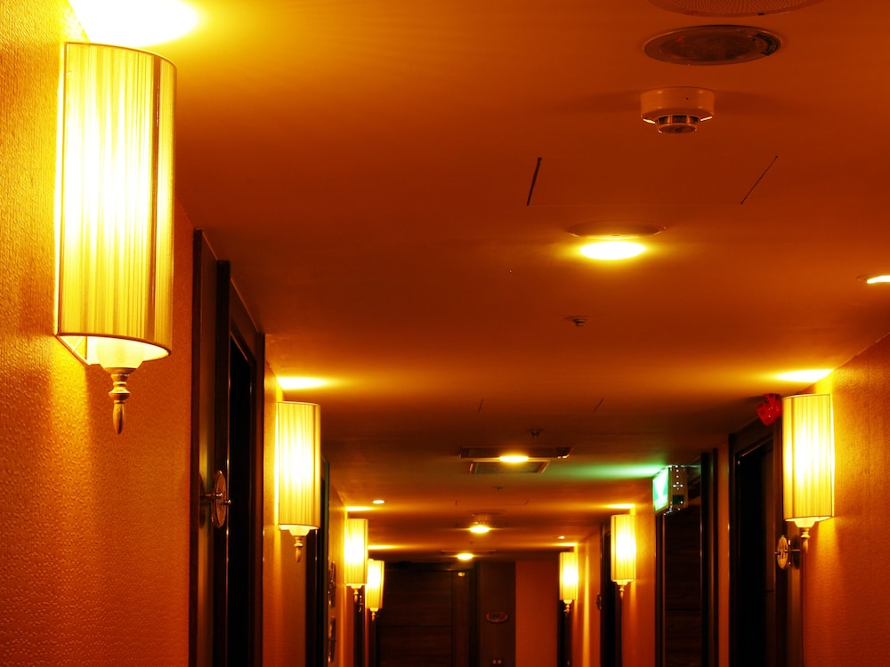 Eastern Star Hotel 31/35