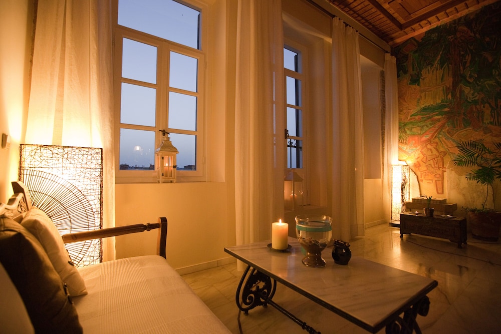 Pandora Suites 26/58
