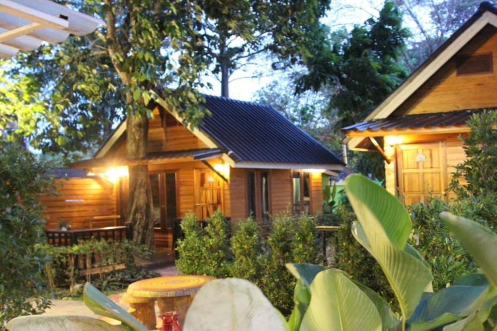 Poohbar Resort & Lotusdive 9/72