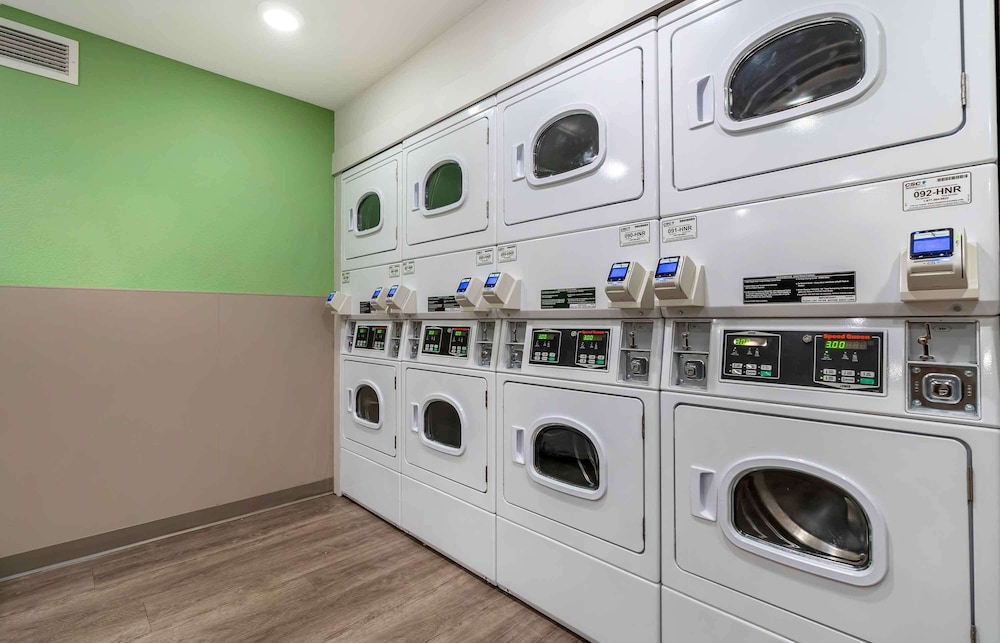 WoodSpring Suites Portland North Gresham photo5