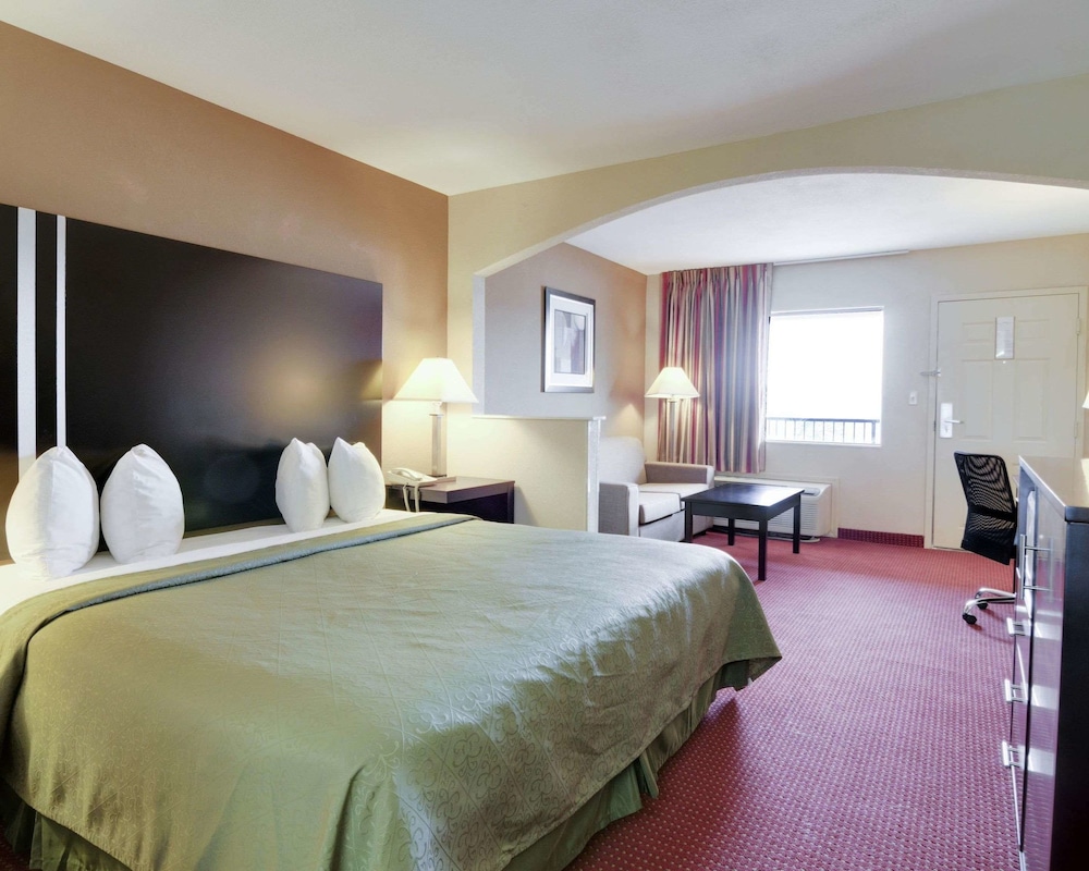 Quality Inn and Suites Clarksville 16/39