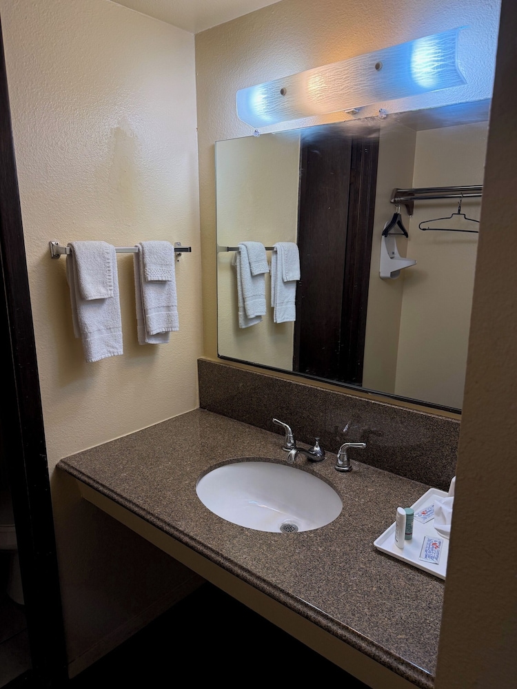 Americas Best Value Inn Webster City 52/53