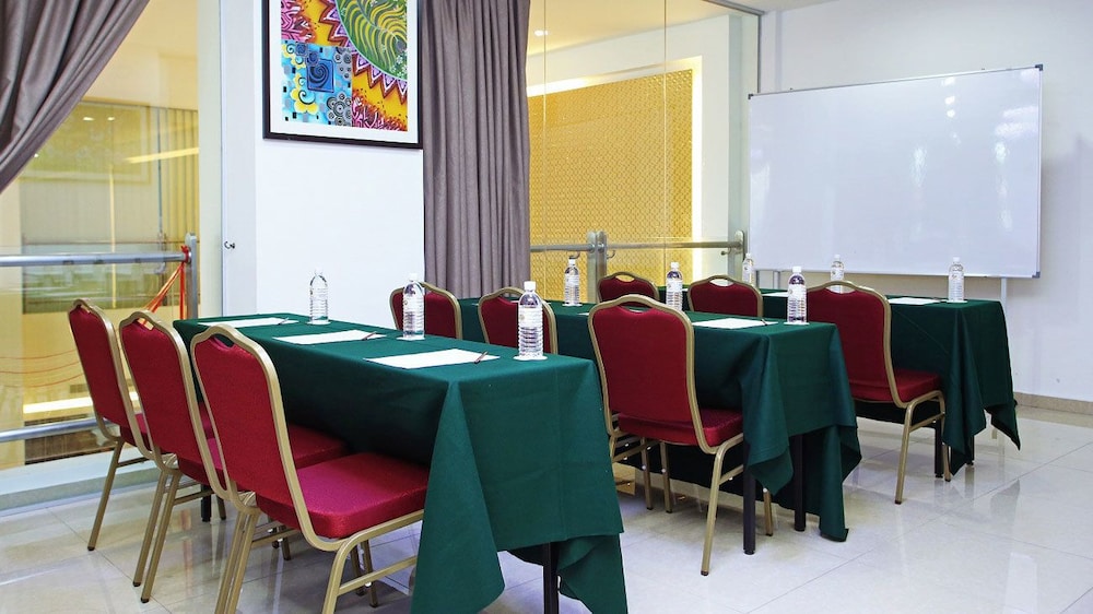 CAIRNHILL HOTEL KUALA LUMPUR 32/34