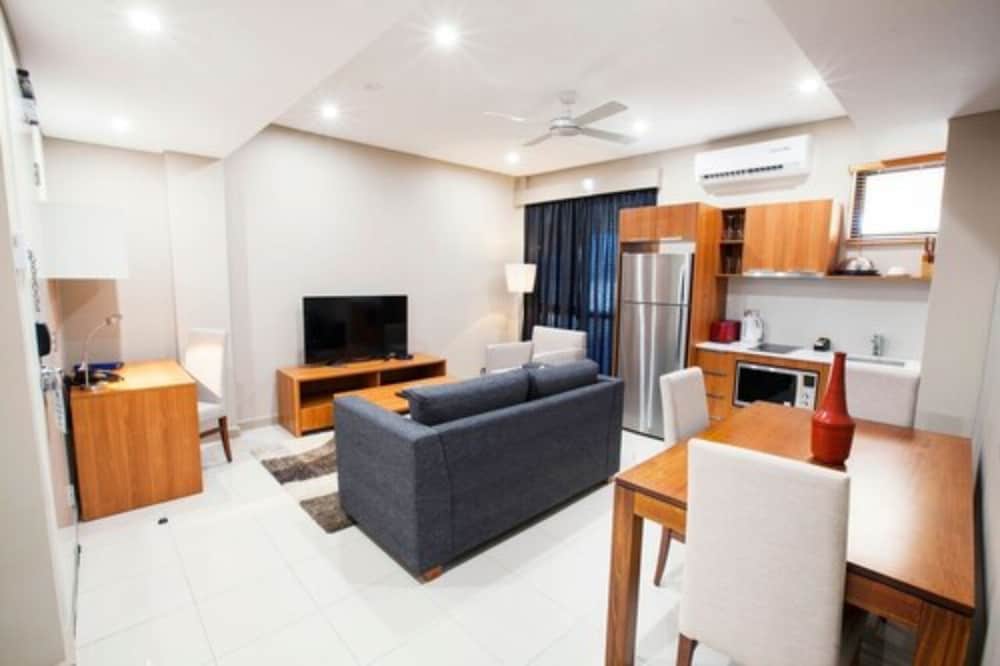 Ela Beach Hotel And Apartments 28/32