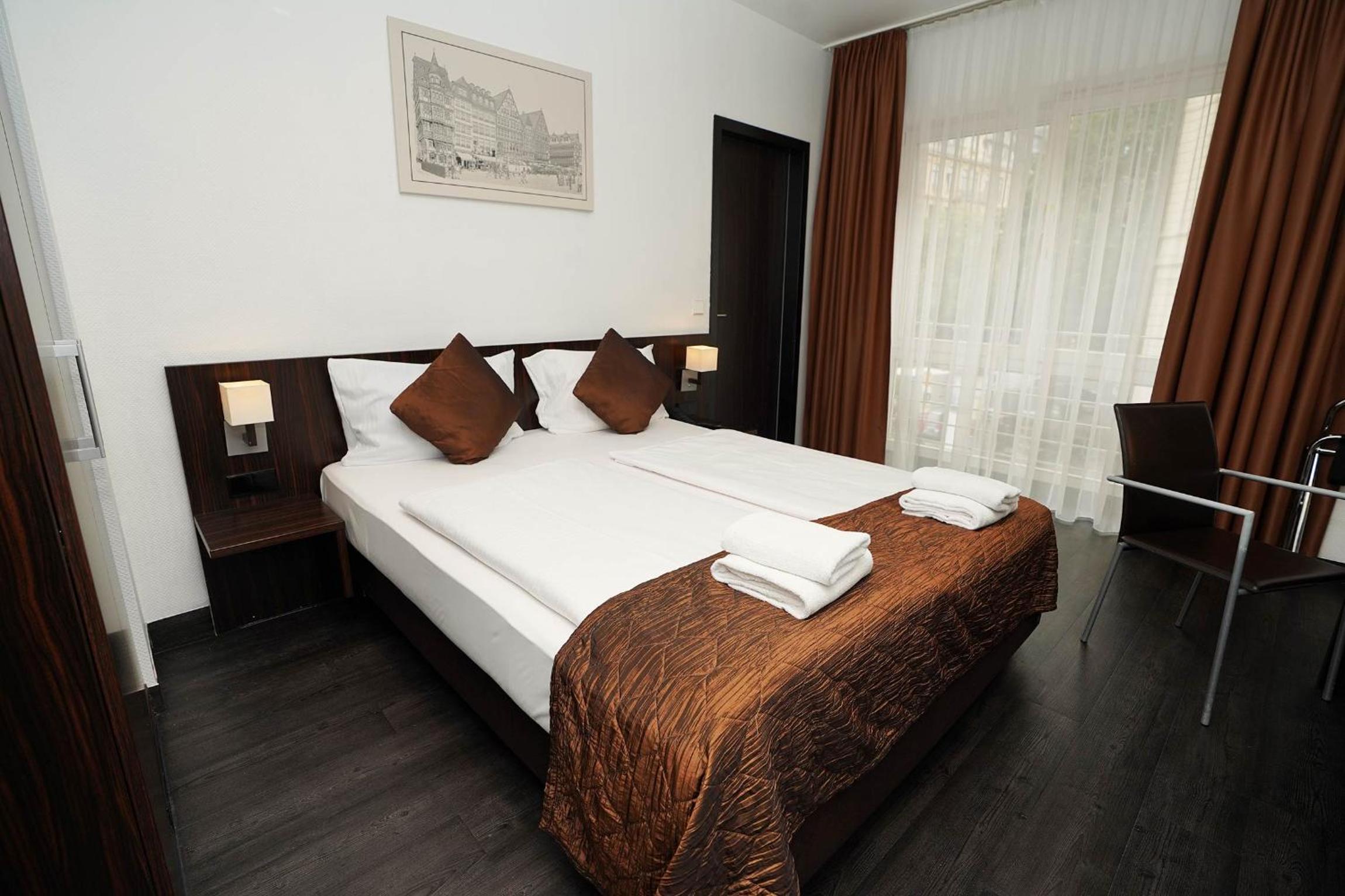 Room, Queen Bed