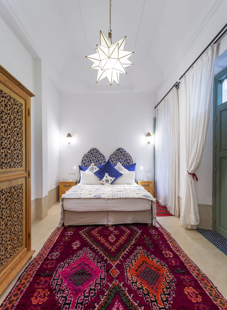 Riad Azahar 11/50