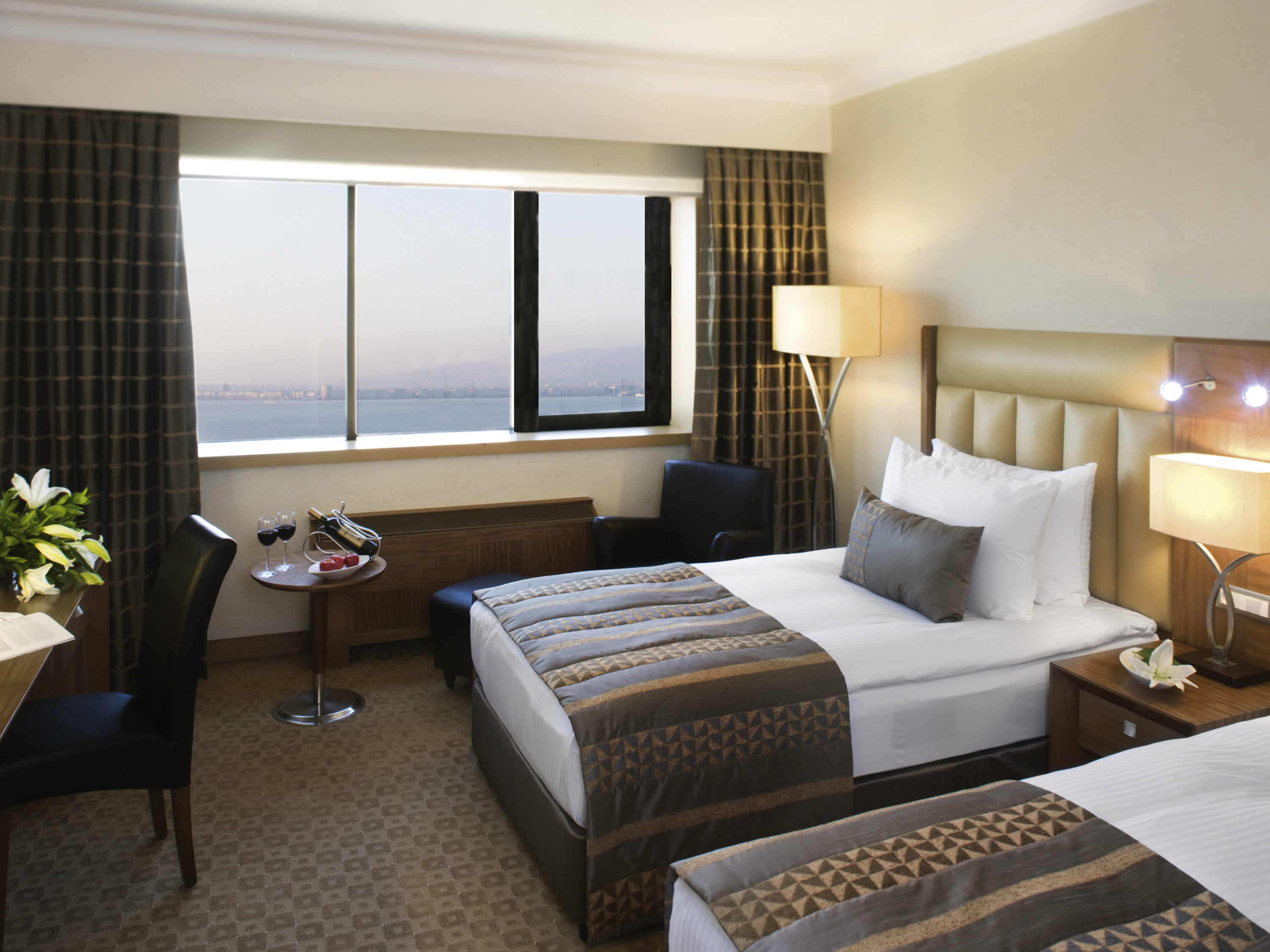EXECUTIVE, TWIN BEDS