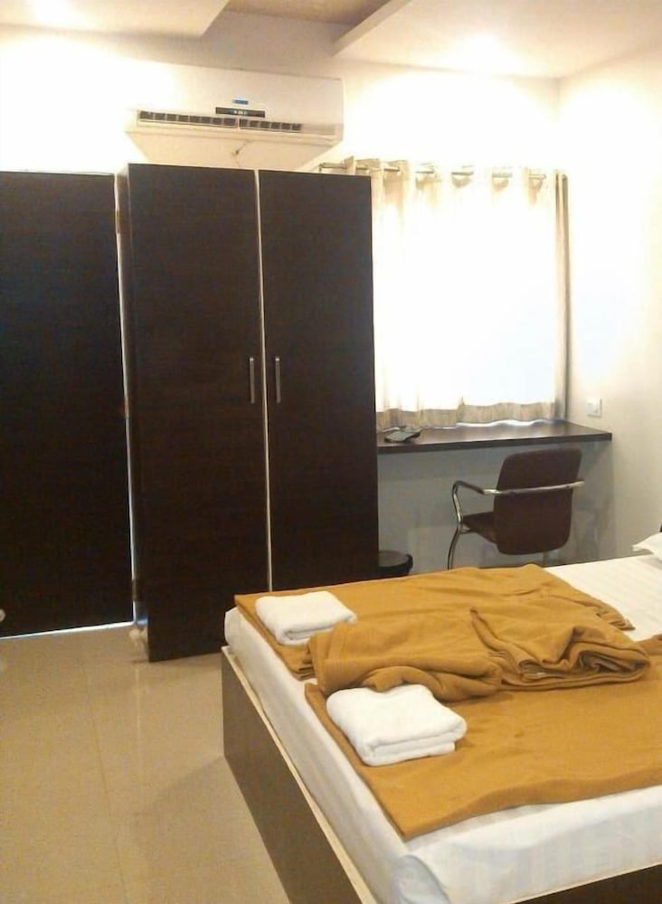 HOTEL KRUSHNA INN 22/27