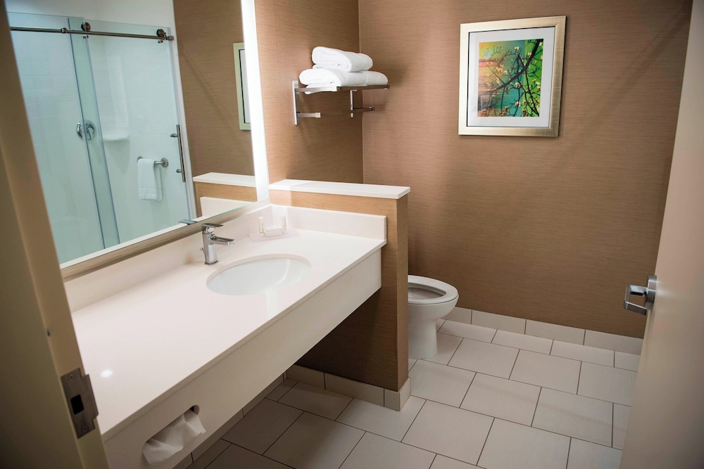 FAIRFIELD INN & SUITES CINCINNATI UPTOWN/UNIVERSITY AREA 49/50