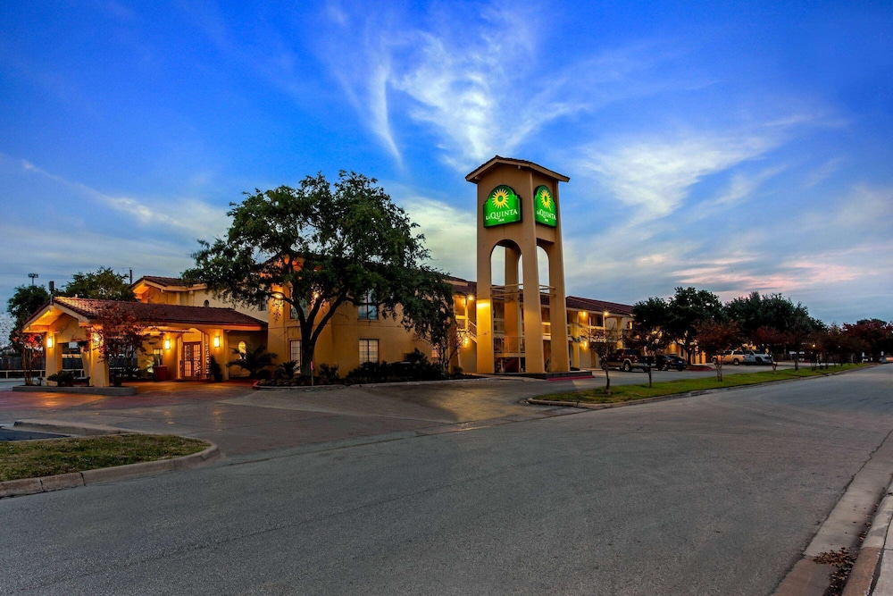 Rodeway Inn College Station, TX 33/37