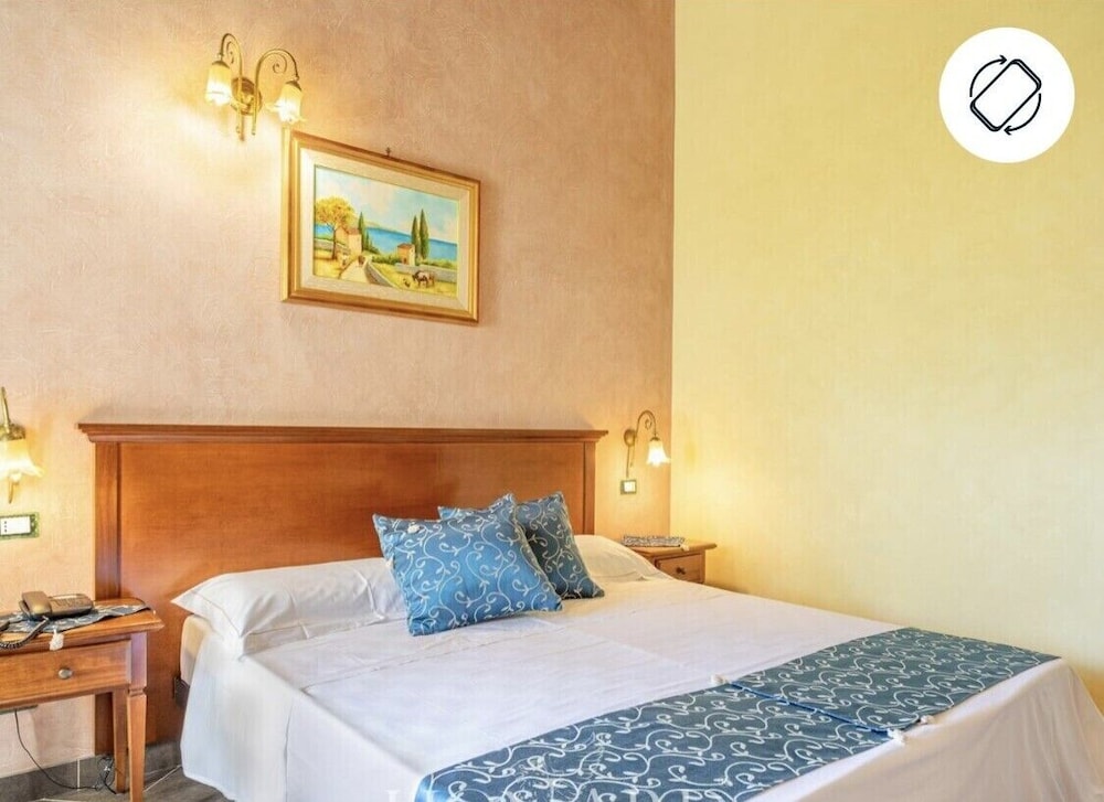 ROOM, SINGLE, DOUBLE BED