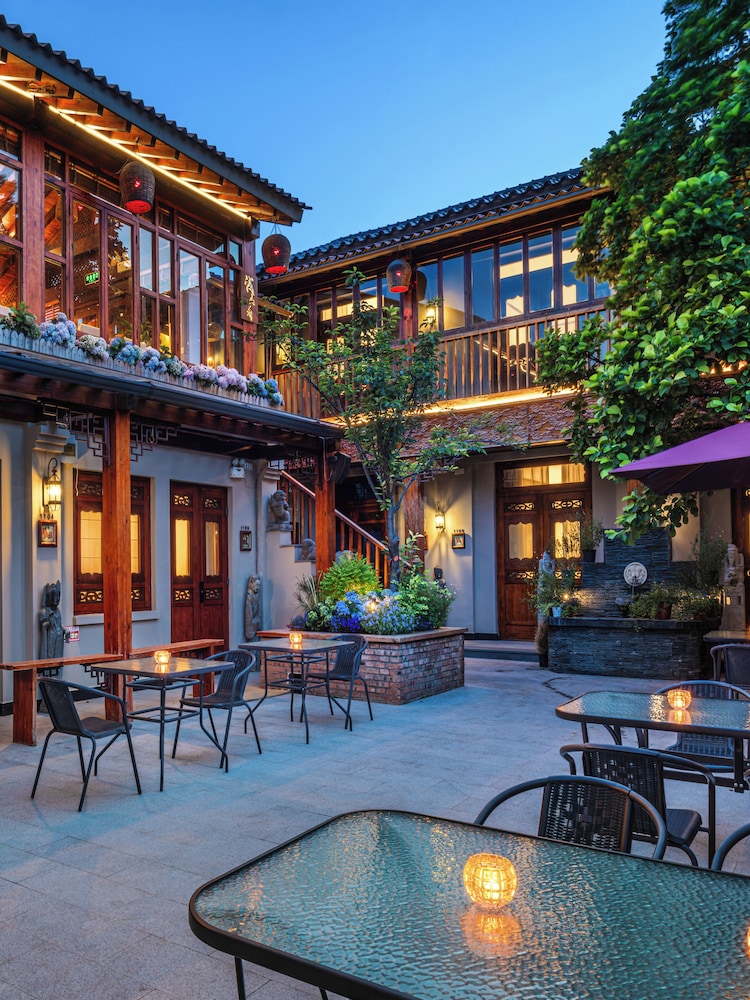 The Jingshan Garden Hotel 59/66