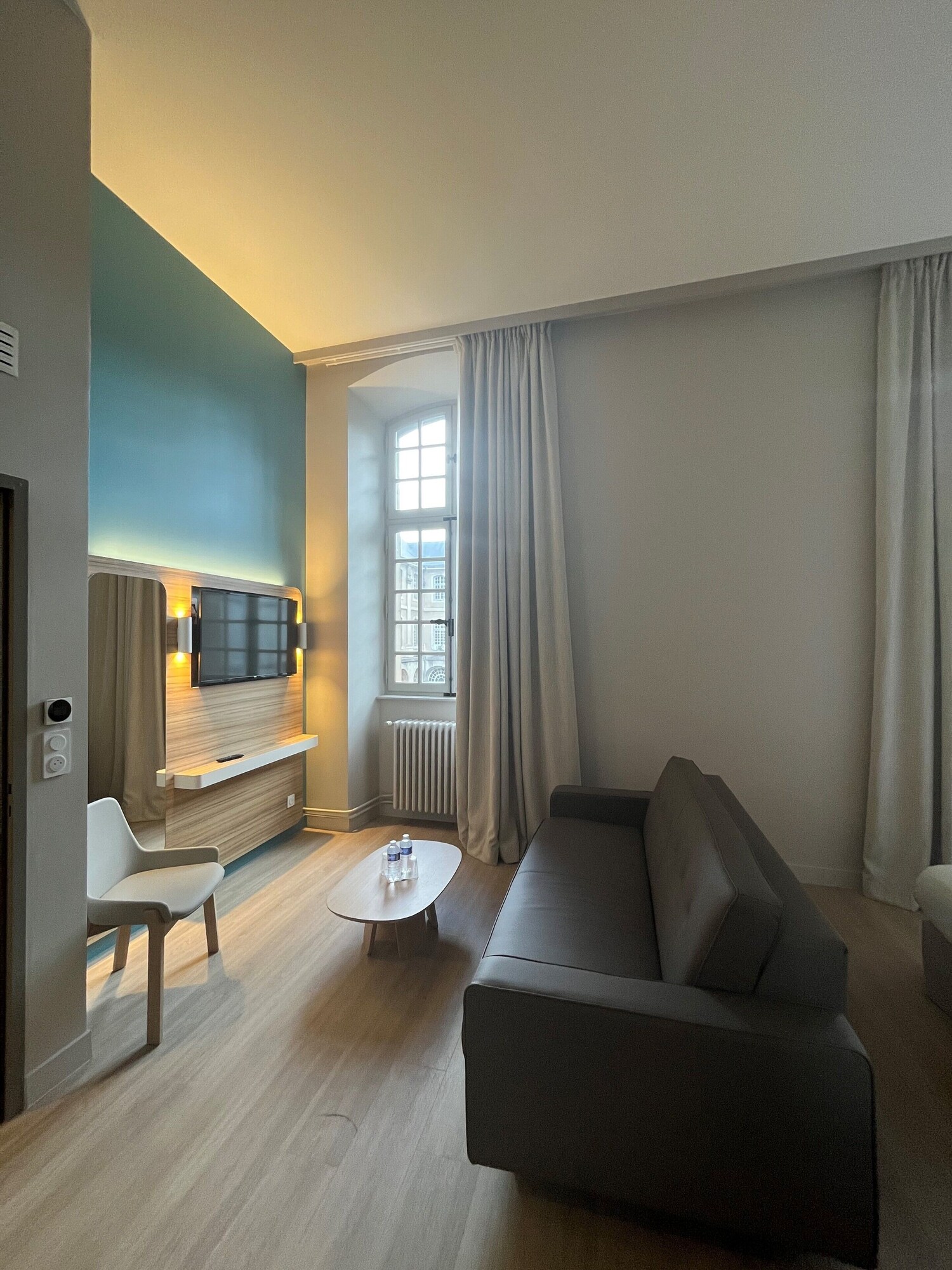 غرفة بريفيليج بسرير كوين، Abbaye Des Premontres 3/3