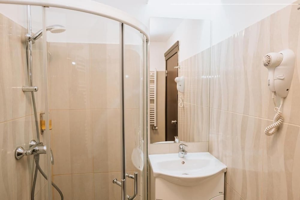 Hotel Duke Armeneasca 62/65