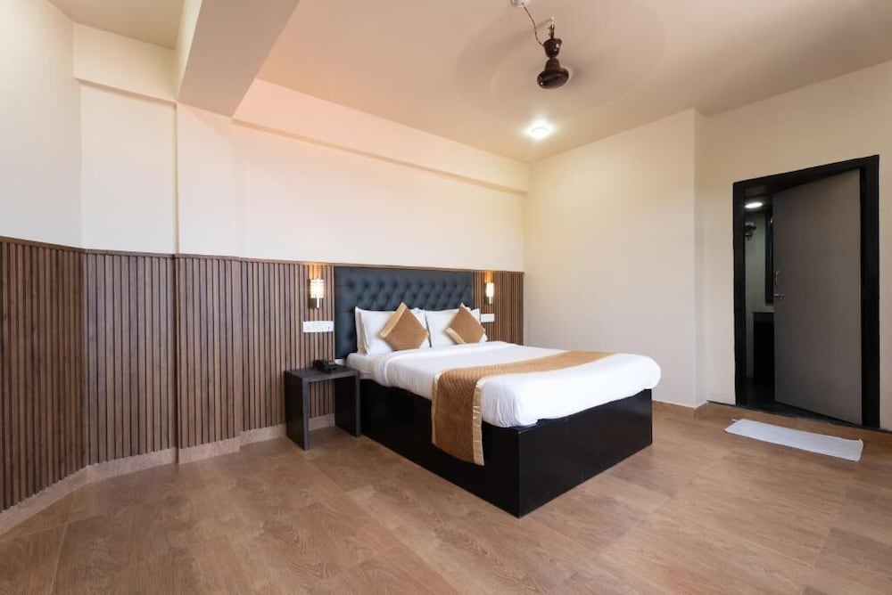 غرفة تنفيذية بسرير كوين بإطلالة على البحر، Hotel Mainak 9/10