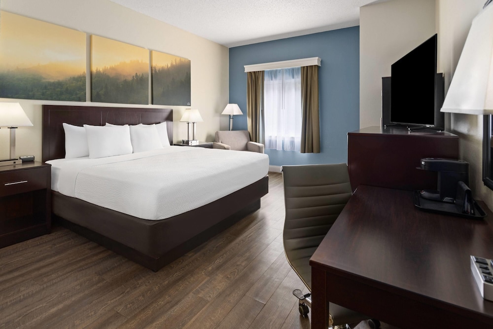 غرفة بسرير كينج لذوي الإعاقة، Days Inn by Wyndham Penn State 2/6