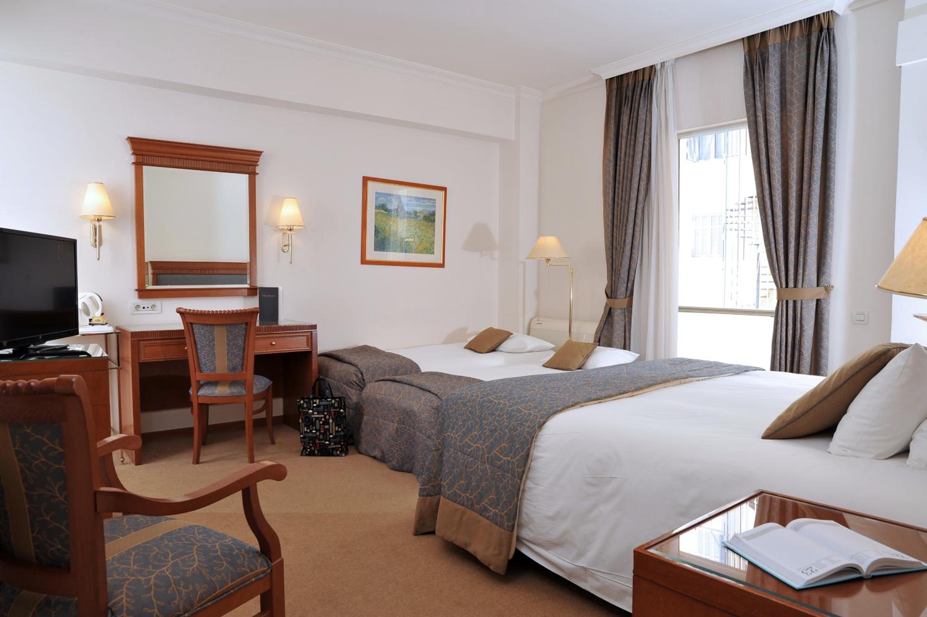 ROOM, QUADRUPLE