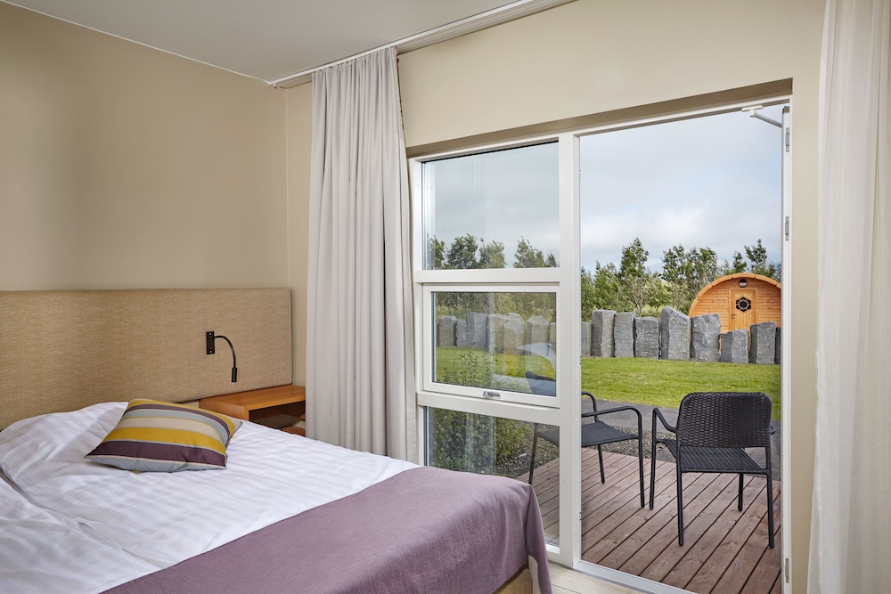 Standard, Queen Bed, Mountain View, Private Bathroom