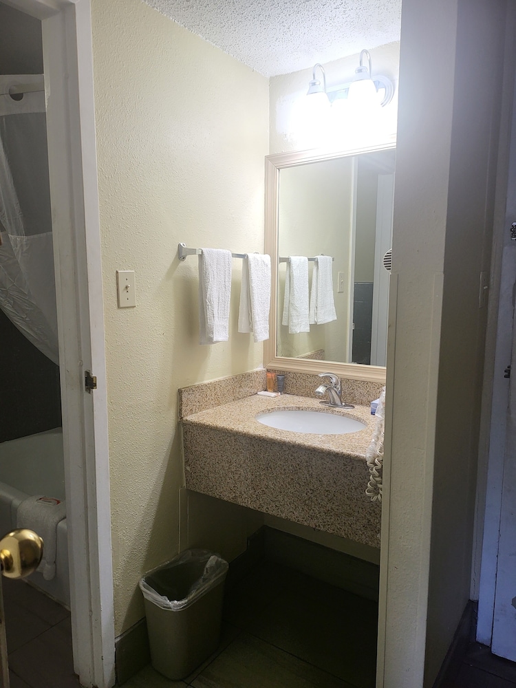 Baymont by Wyndham Williamsburg 44/45