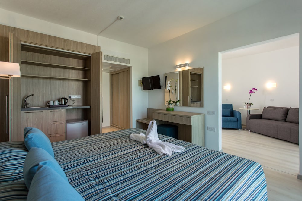 Kapetanios Bay Hotel 13/49