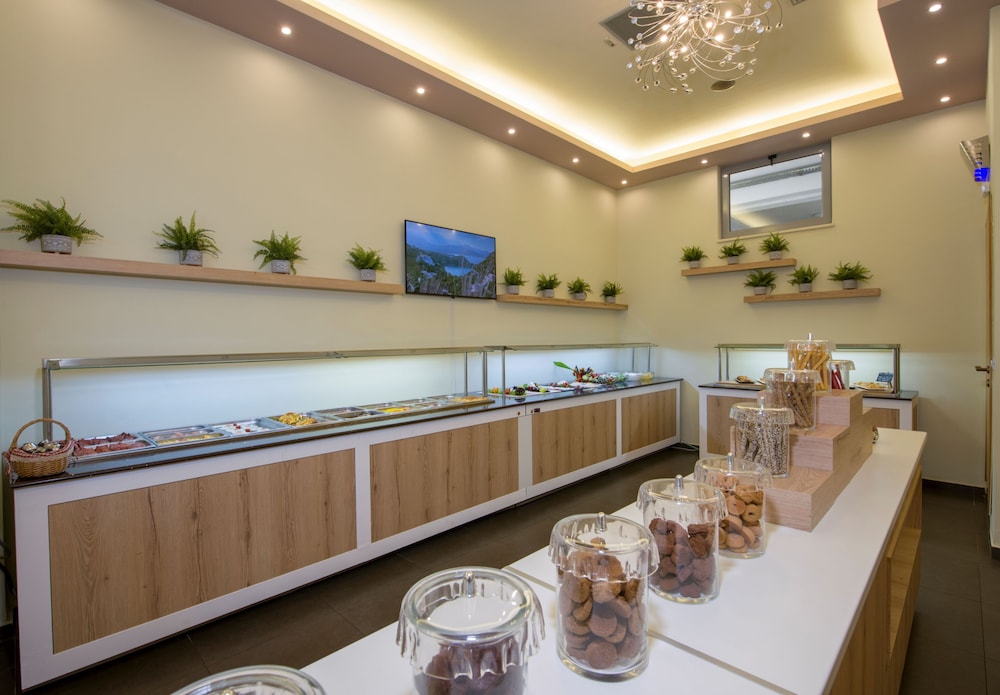 Isida Hotel 38/50