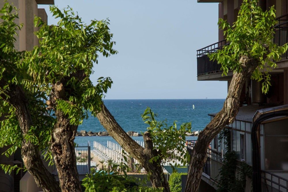 Nautilus Hotel 22/28