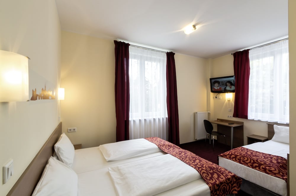 DREAM INN REGENSBURG 8/43