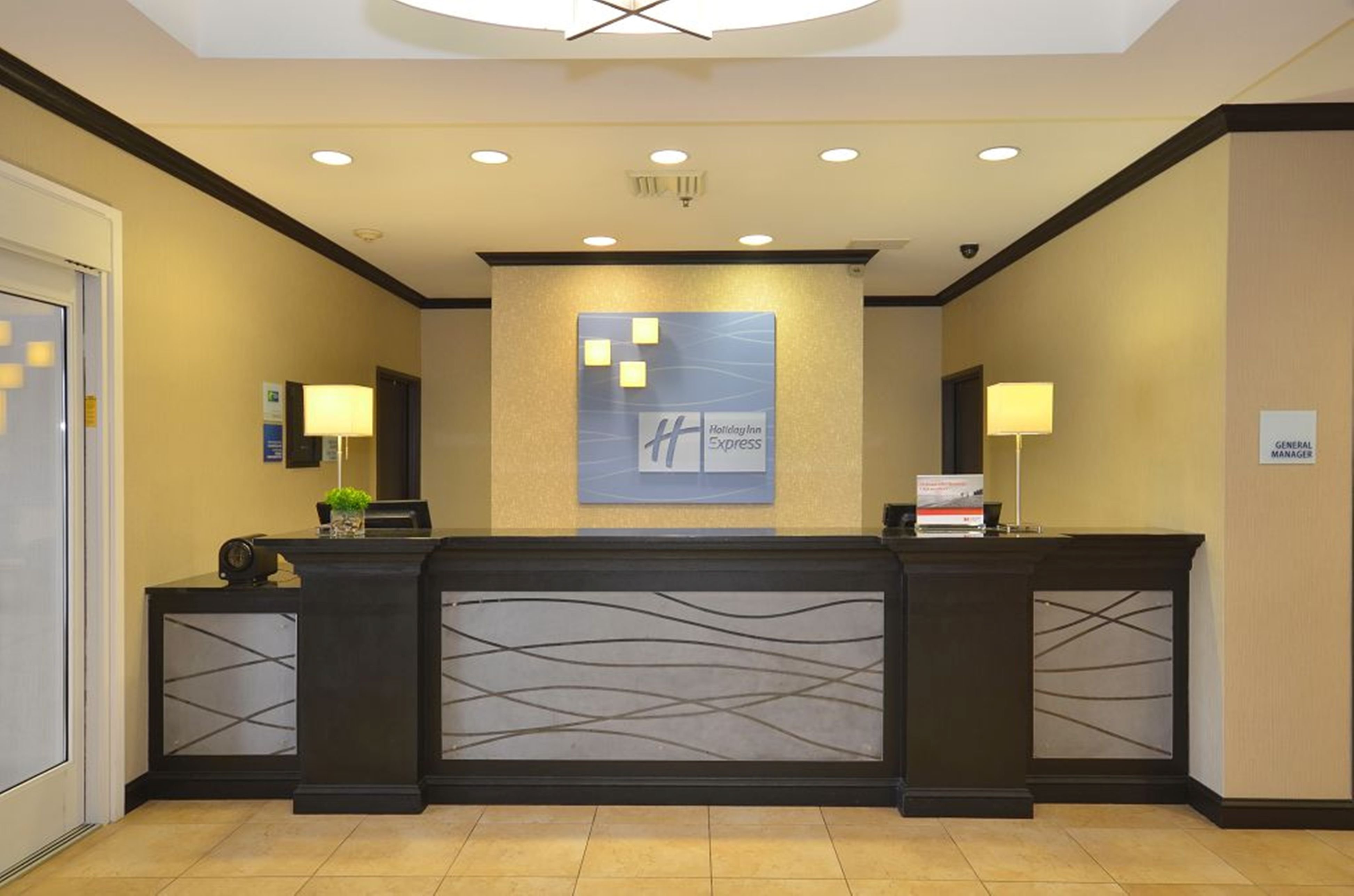 Holiday Inn Express Hotel And Suites Farmington 12/63