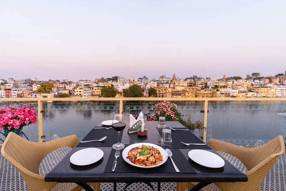 Hotel Sarovar 33/50