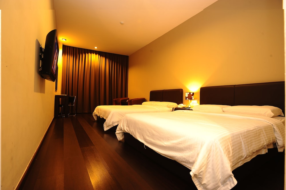 Manja Hotel 8/19