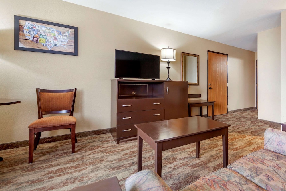 Econo Lodge Black Hills 30/46