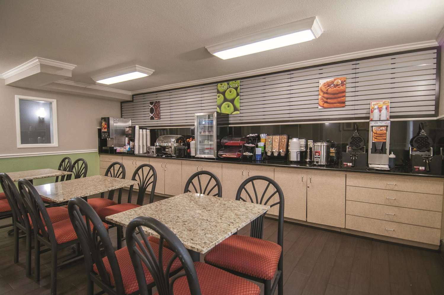 restaurant cafeteria