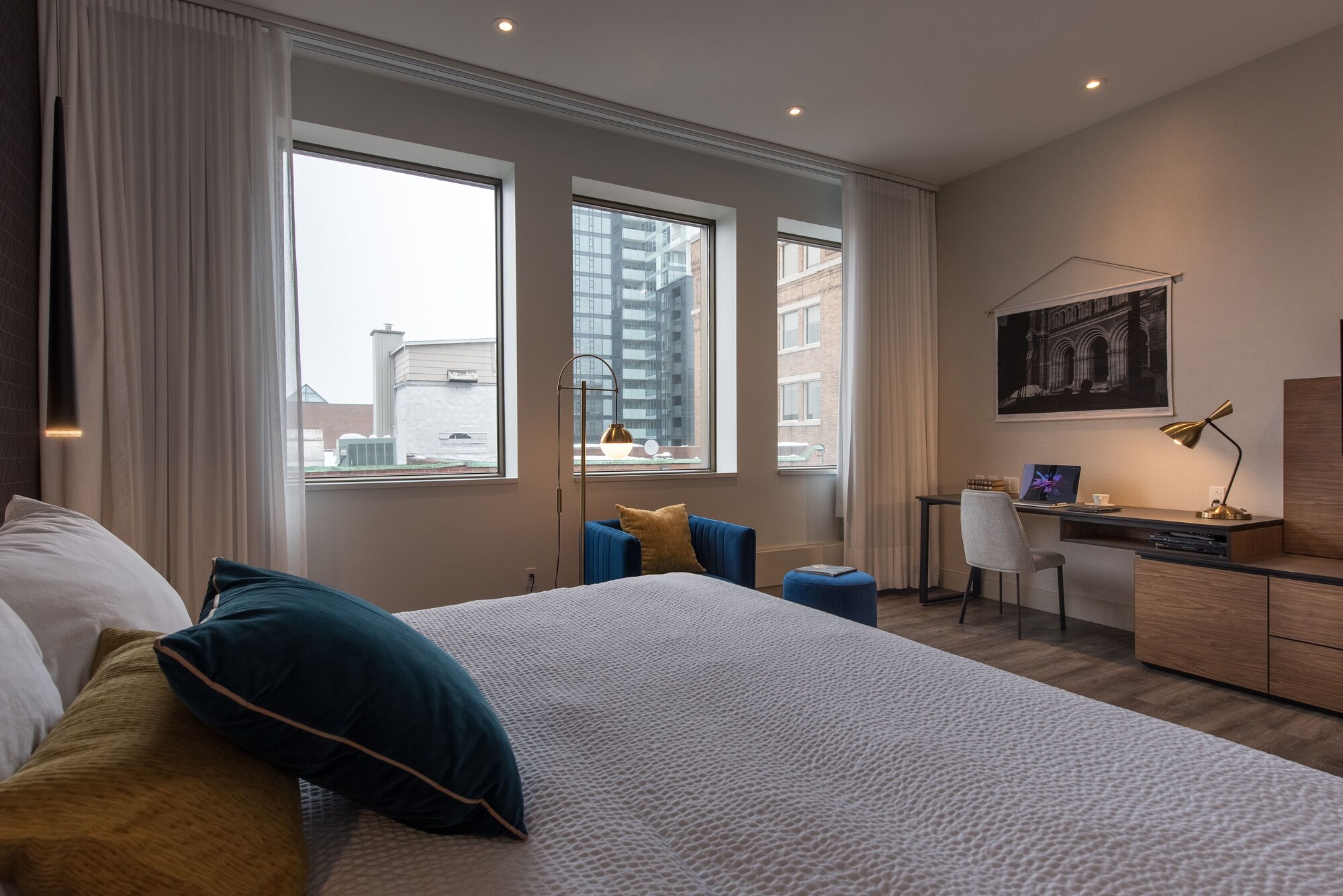 Upgrade, Suite, Queen Bed, Sofa, Hotel Royal William Ascend Hotel Collection 3/10