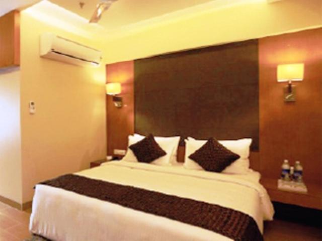 HOTEL BRIJWASI LANDS INN 13/55