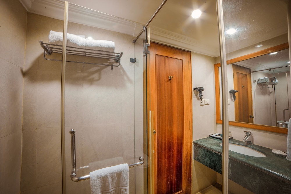HOTEL RAJ PARK(FORMELY -RAMADA RAJ PARK INN) 16/63