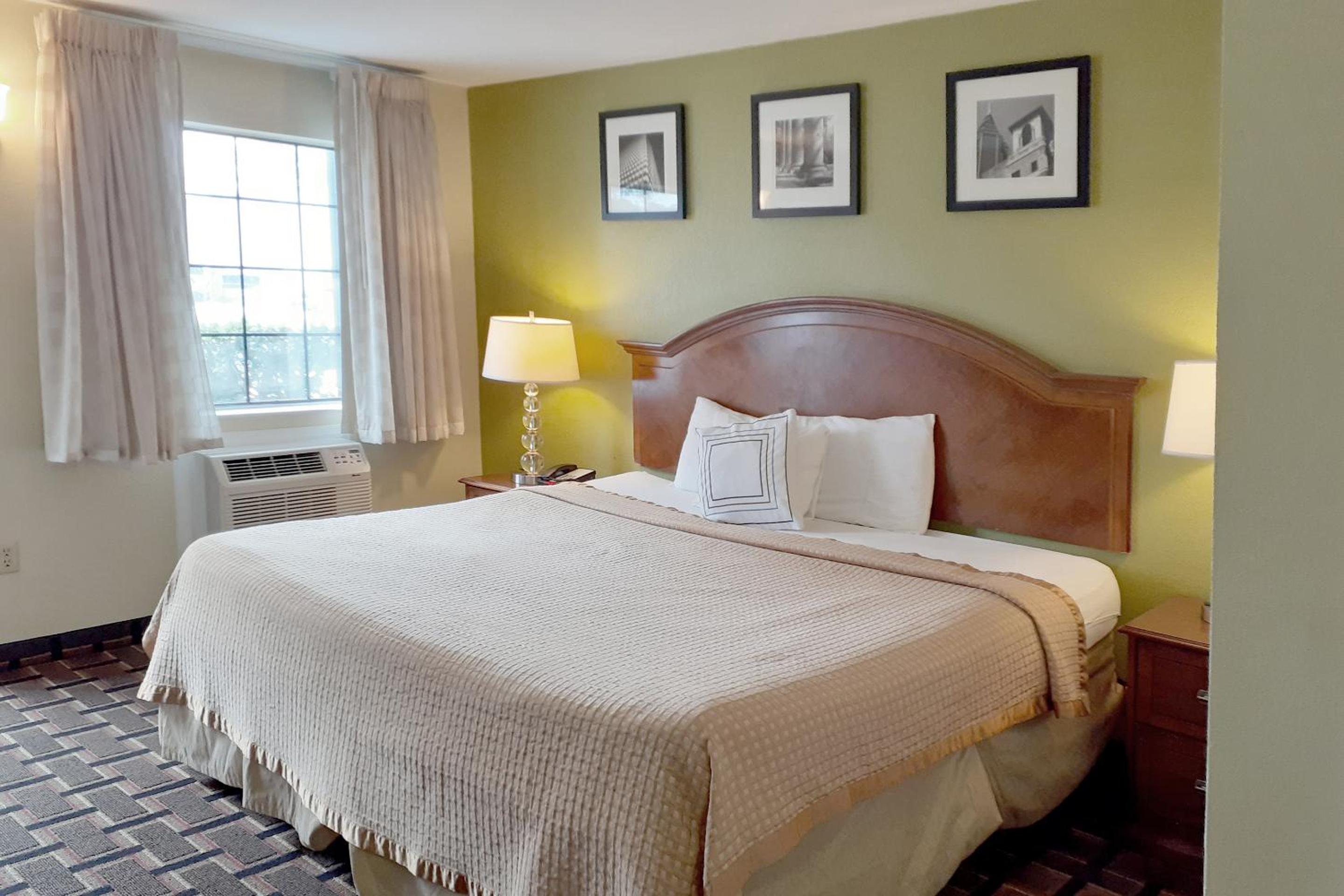 غرفة بسرير كينج، Savannah Garden Hotel 2/8